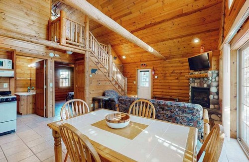 Mercer House | Cozy cabin w/fireplace, whirlpool tub, access to private dock, & fire pit