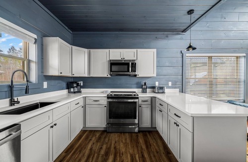 Pigeon Forge Cabin | Cozy cabin w/game room & indoor pool