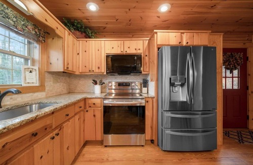 Blairsville Cabin | Cozy Cabin W/Hot Tub, Pool Table, and Fire Pit