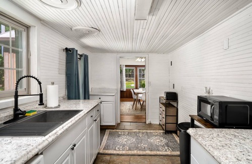 Arthur Ski Chalet | Cozy cabin w/hot tub & fire pit