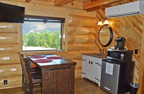 Marble Falls Cabin | Cozy Cabin w/King Loft, Lake Access & Country Views