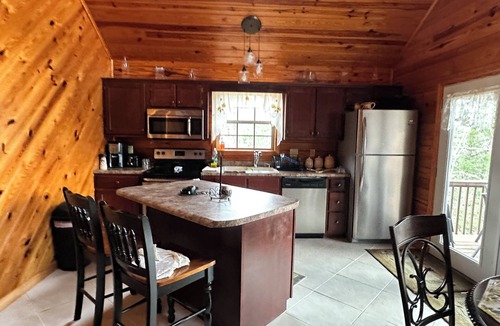 Whitley City Cabin | Cozy Cabin w/Mountain Views – 5 Miles to Cumberland Falls