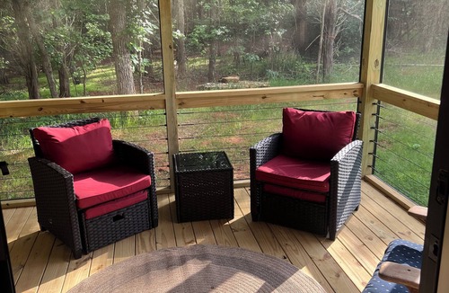 Bahama Cabin | Cozy cabin with AC and WiFi in peaceful Bahama