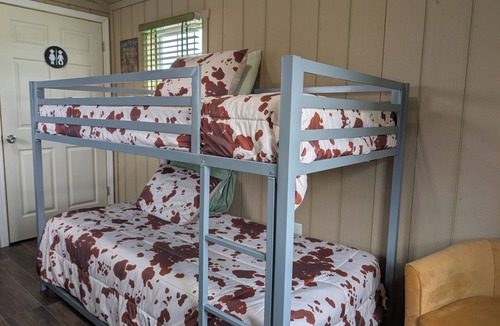 Trenton Cabin | Cozy cabin with AC/heat in peaceful Trenton NC