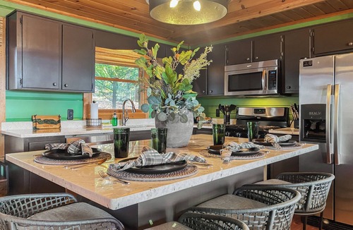 Hidden Lake Cabin | Cozy cabin with beautiful views