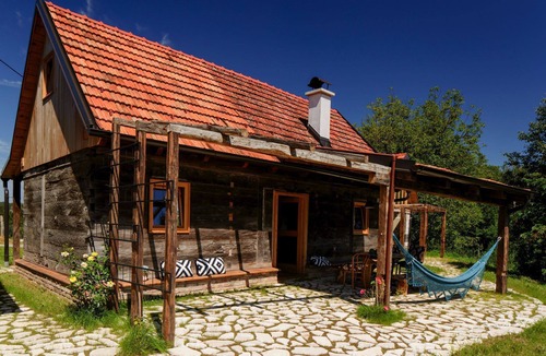 Vojnic Cottage | Cozy cabin with beautiful view for 4+2 ppl!