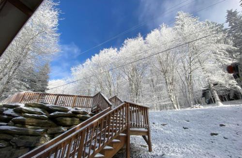 Charter Hills House | Cozy cabin with boosted Wi-Fi