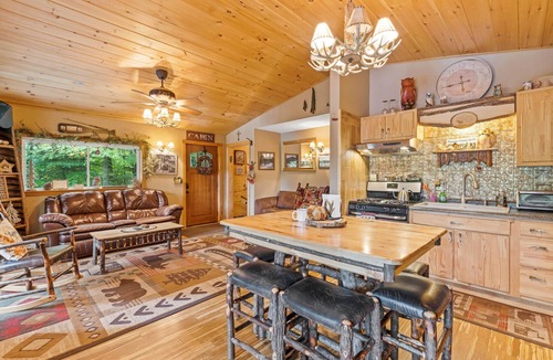 Fort Ann House | Cozy Cabin with direct lake access