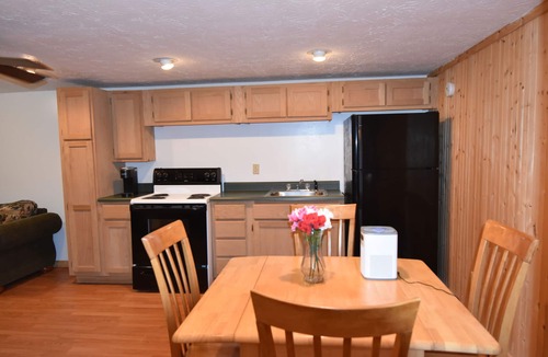 Woodbine Cabin | Cozy cabin with Full Kitchen on a pond in charming Corbin