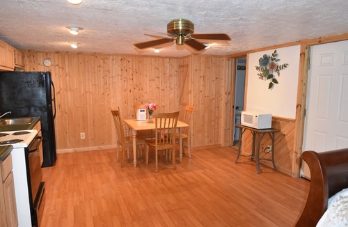 Woodbine Cabin | Cozy cabin with Full Kitchen on a pond in charming Corbin