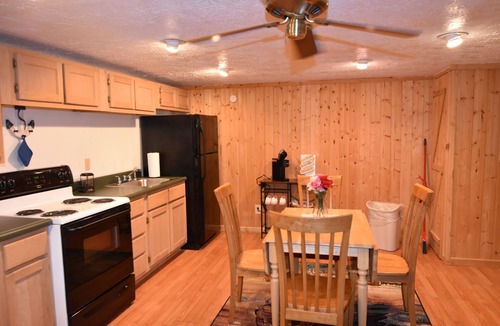 Woodbine Cabin | Cozy cabin with Full Kitchen on a pond in charming Corbin