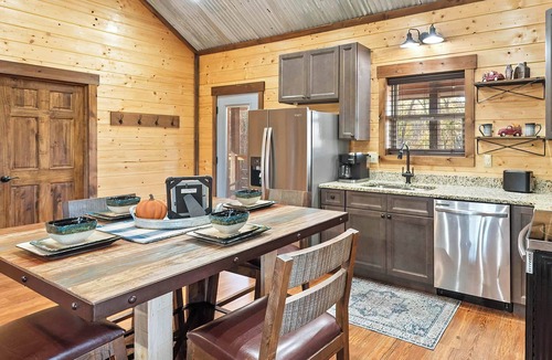 Sevierville Cabin | Cozy cabin with great views