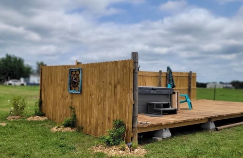 Durant Cabin | Cozy cabin with hot tub just 5 minutes from casino on 36 acres