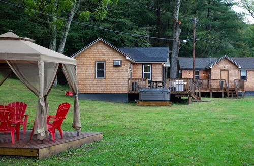 Ellenville Cabin | Cozy Cabin with Hot Tub, Minutes From Minnewaska State Park