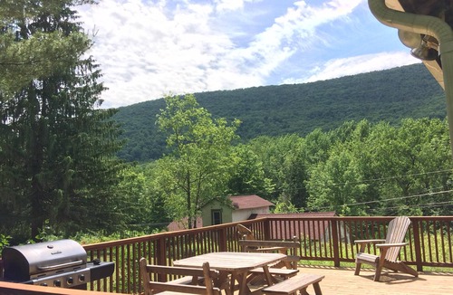 Shandaken Cabin | Cozy Cabin with Huge Deck!