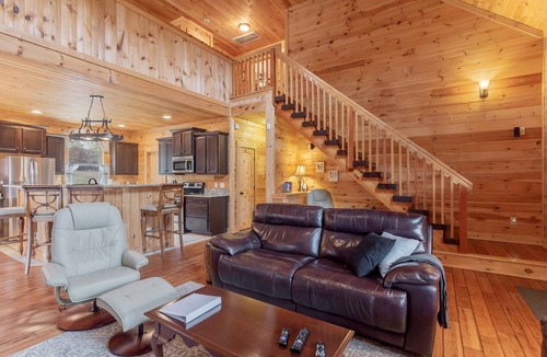 Stem Cabin | Cozy cabin with indoor fireplace