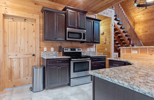 Stem Cabin | Cozy cabin with indoor fireplace
