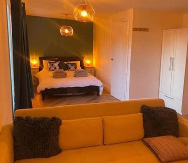 Abingdon Apartment | Cozy Cabin with Modern Comforts