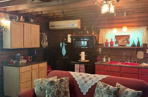 Cunningham Cabin | Cozy cabin with pond