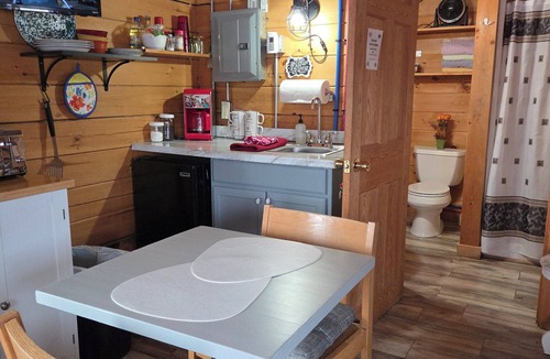 East Corinth Cabin | COZY CABIN WITH POND VIEW