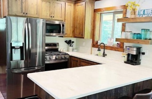 Bonners Ferry Cabin | Cozy Cabin with river view and access