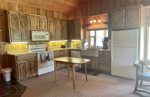 Kimberly Cabin | Cozy Cabin with River Access optional full 50amp RV hook-ups onsite