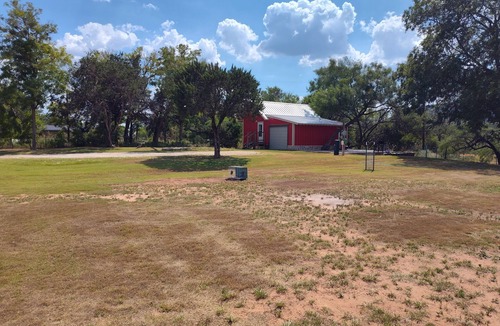 Buffalo Gap Cabin | Cozy cabin with theater, WiFi and AC in lovely, quiet Buffalo Gap