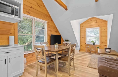 Black Mountain Cabin | Cozy Cabin with Game Room