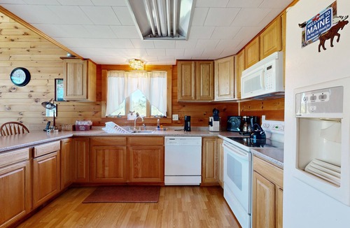 East Central Franklin House | Cozy Cabin with Direct Trail Access & Modern Comforts