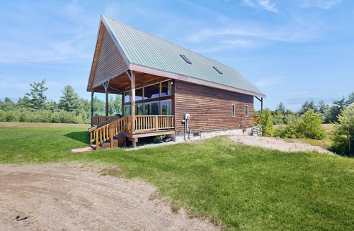 East Central Franklin House | Cozy Cabin with Direct Trail Access & Modern Comforts