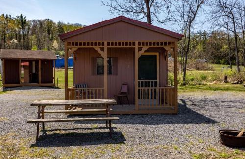 Mifflinburg House | Cozy Cabin3 Within Campground