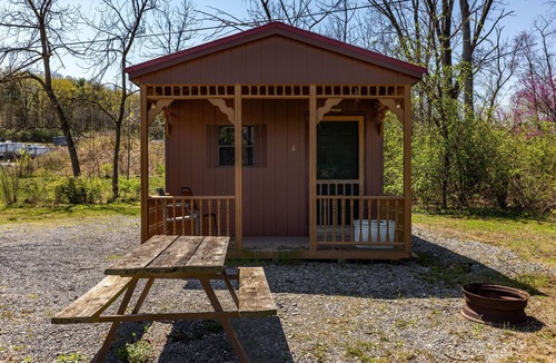 Mifflinburg Cabin | Cozy Cabin4 Within Campground