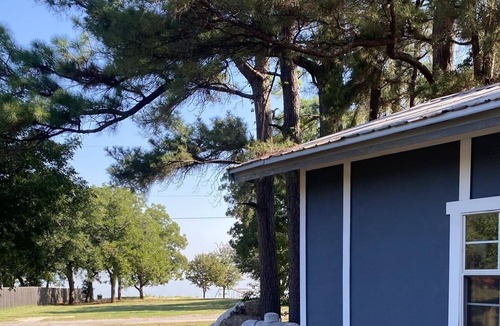 Nocona Cabin | Cozy Cabins close to the Lake
