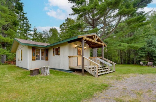 Cable House | Cozy Cable Cabin Rental - Pet Friendly!