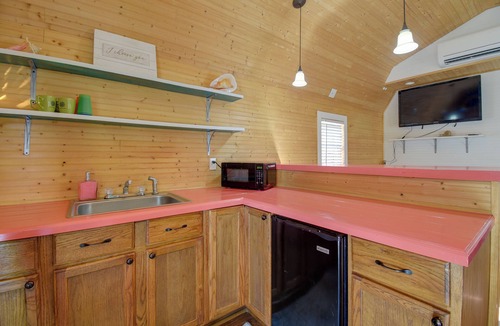 Sunset Beach Apartment | Cozy Calabash Studio ~ 4 Mi to Sunset Beach!