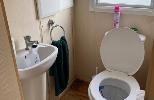 Camber Cabin | Cozy Camber Caravan 3 Bedroom Retreat With Decking