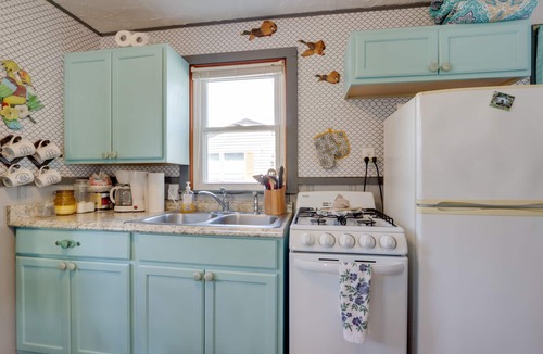 Camdenton Apartment | Cozy Camdenton Cottage w/Deck + Boat Dock Access!