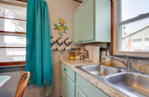 Camdenton Apartment | Cozy Camdenton Cottage w/Deck + Boat Dock Access!