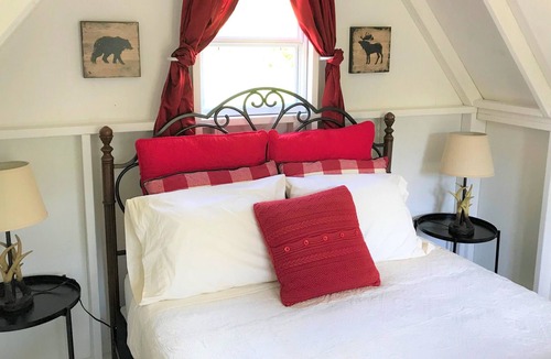 St. Charles Cabin | Cozy Camp Cottage at Glamping St. Louis