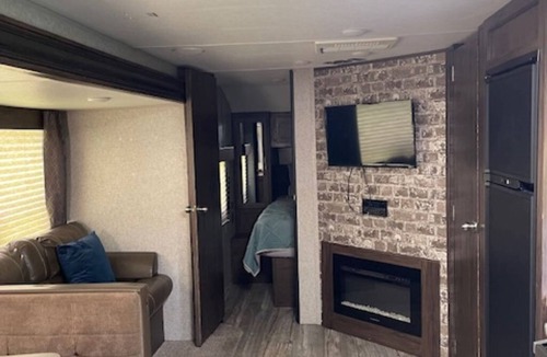 Clarksville House | Cozy Camper at Bear Creek