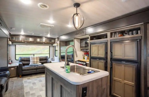 Roscoe House | Cozy Camper at Roscoe Wildlife Retreat