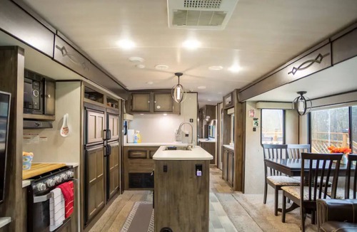Roscoe House | Cozy Camper at Roscoe Wildlife Retreat