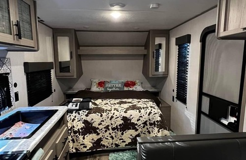 Clinton RV Rental | Cozy Camper at Truman Lake