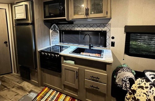Clinton RV Rental | Cozy Camper at Truman Lake