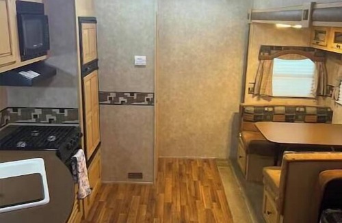 Port Colborne House | Cozy camper