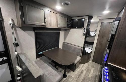 Ellenton Apartment | Cozy Camper, easy drive to beach