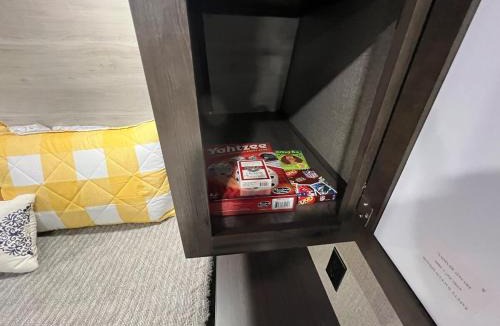 Ellenton Apartment | Cozy Camper, easy drive to beach