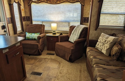 Paris RV Rental | Cozy camper w/fire pit, only 17 min from KY Lake!
