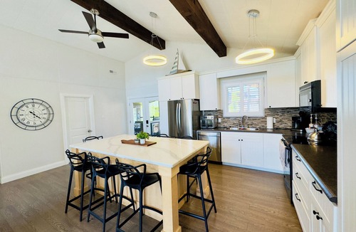 Turkey Point House | Cozy Canal Retreat. Sleeps 12!