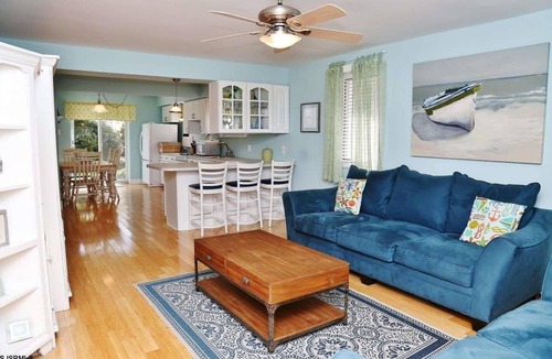 Leeds Point House | COZY CAPE COD 1 BLOCK FROM THE BEACH!